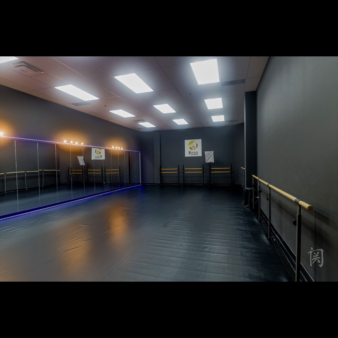 BLACKRoom1