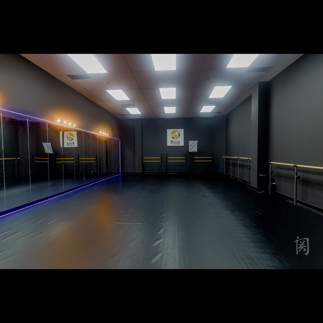 BLACKRoom4
